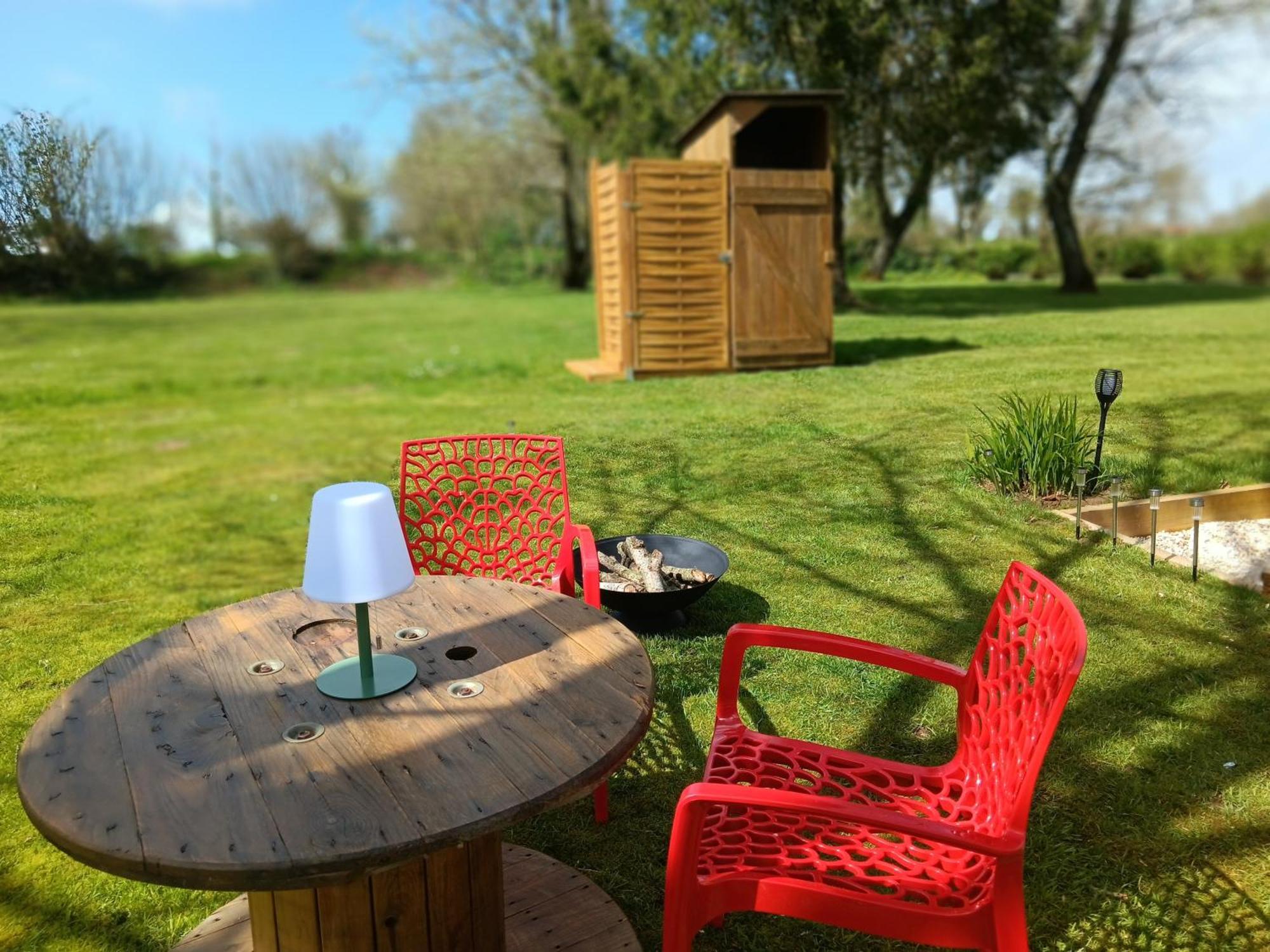 Le Val Daniniere B&B Adult Only Le Mesnil-Garnier المظهر الخارجي الصورة