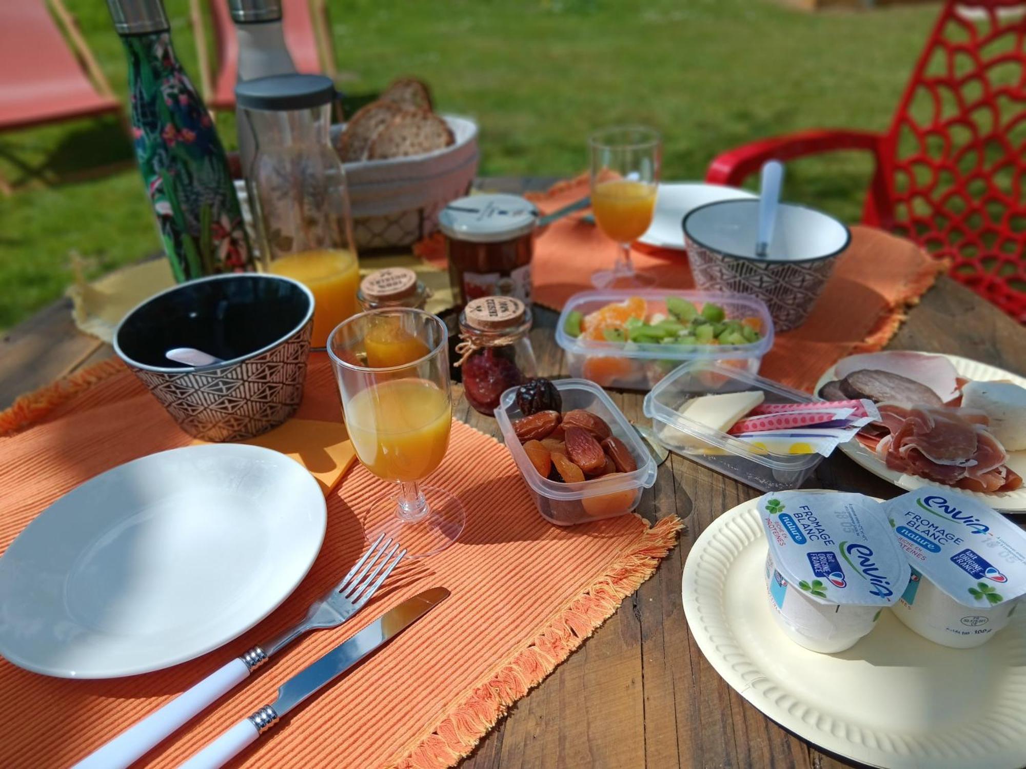 Le Val Daniniere B&B Adult Only Le Mesnil-Garnier المظهر الخارجي الصورة